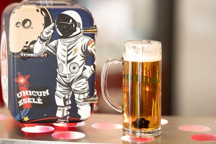 Budapest: Budapest Retro Interactive Museum Ticket - Retro snacks at the museum bistro
