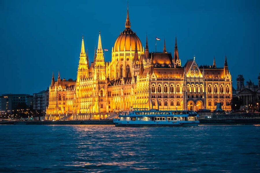 Budapest By Night Sightseeing Cruise - Why Budapest looks best from the Danube