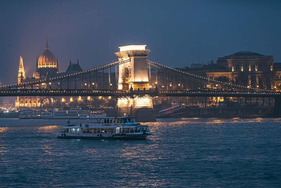 Budapest By Night Sightseeing Cruise - What the onboard setup is really like