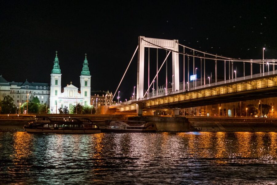 Budapest: Candlelit Dinner River Cruise with Live Music - Practical tips for a smoother night