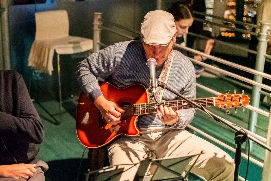 Budapest: Candlelit Dinner River Cruise with Live Music - Buda Castle, Gellért Hill, and the southern riverfront