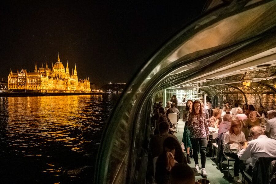 Budapest: Candlelit Dinner River Cruise with Live Music - Who should book this evening?