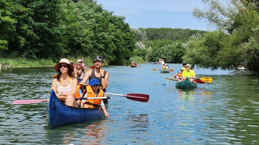 Budapest: Canoeing the Danube w or wo Sauna or Danube Beach - Lunch in Leányfalu, with a local touch