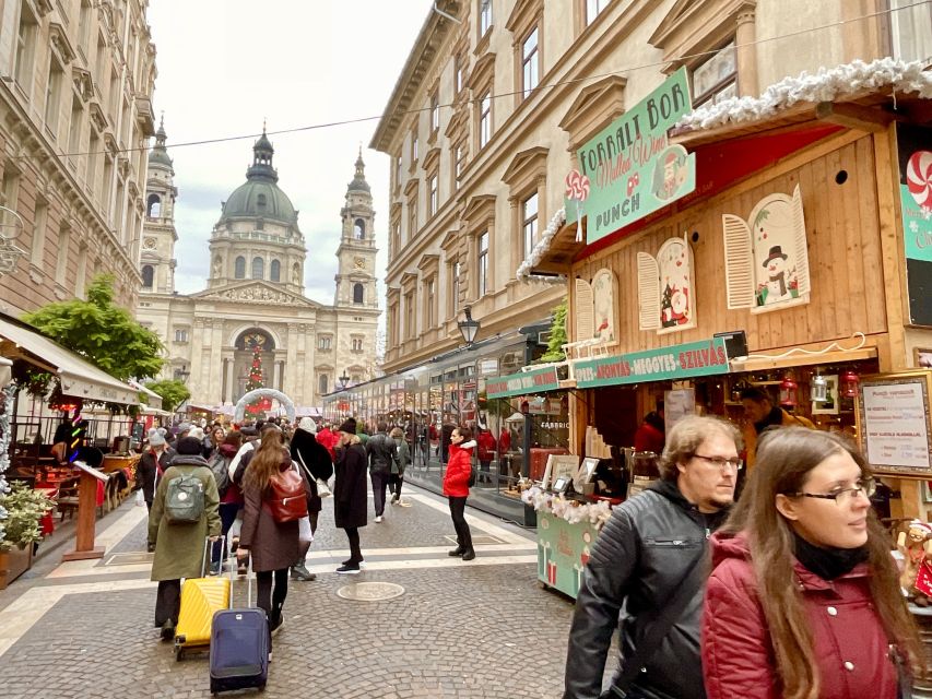 Budapest: Christmas Market Guided Walking Tour with Tastings - A walking tour with architecture along the way