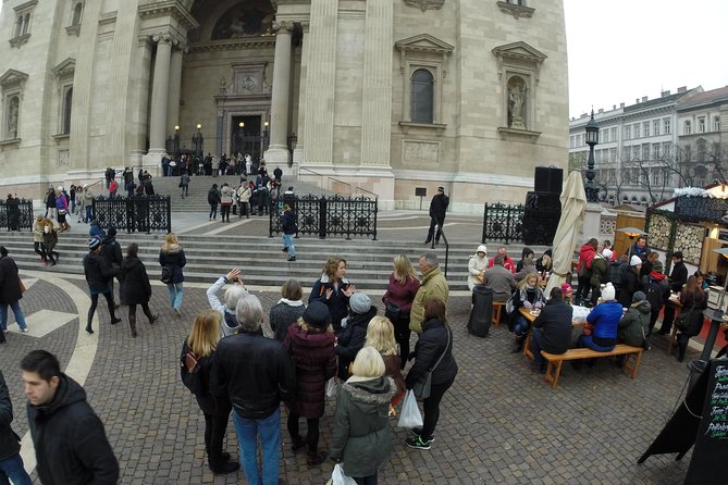 Budapest Christmas Walking Tour & Entry to St Stephen's Basilica - What this Budapest Christmas walk is really like