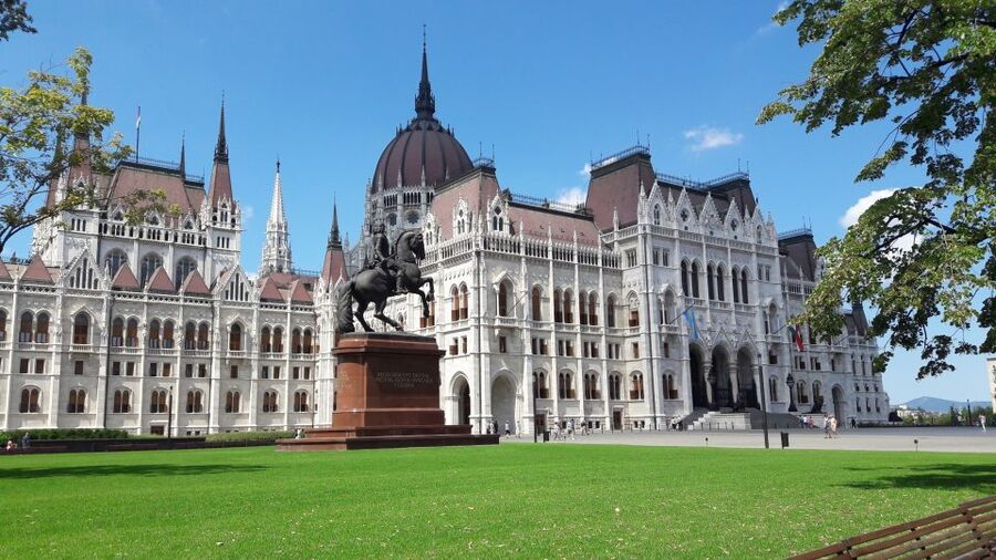 Budapest: City Center Walking Tour - Saint Stephen’s Basilica and the city’s pedestrian streets