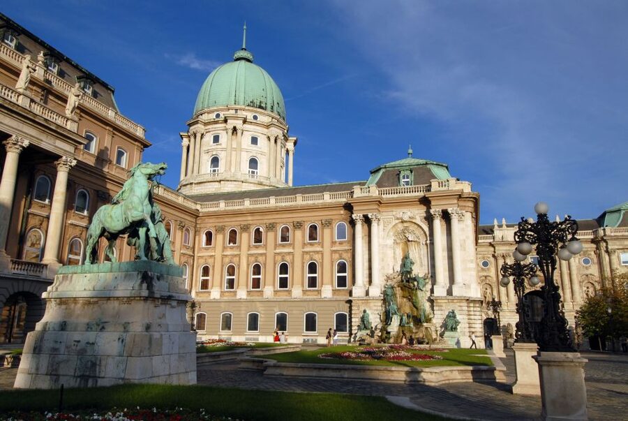 Budapest: City Discovery Tour - Fisherman’s Bastion and the Castle District