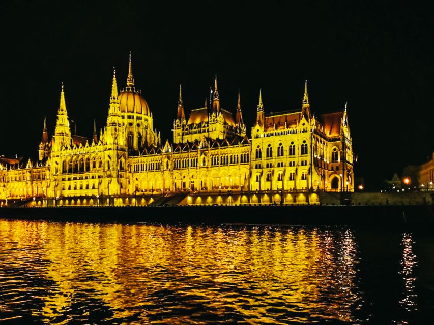 Budapest: City Highlights Cruise with Welcome Drink - Why seeing Budapest from the Danube works so well