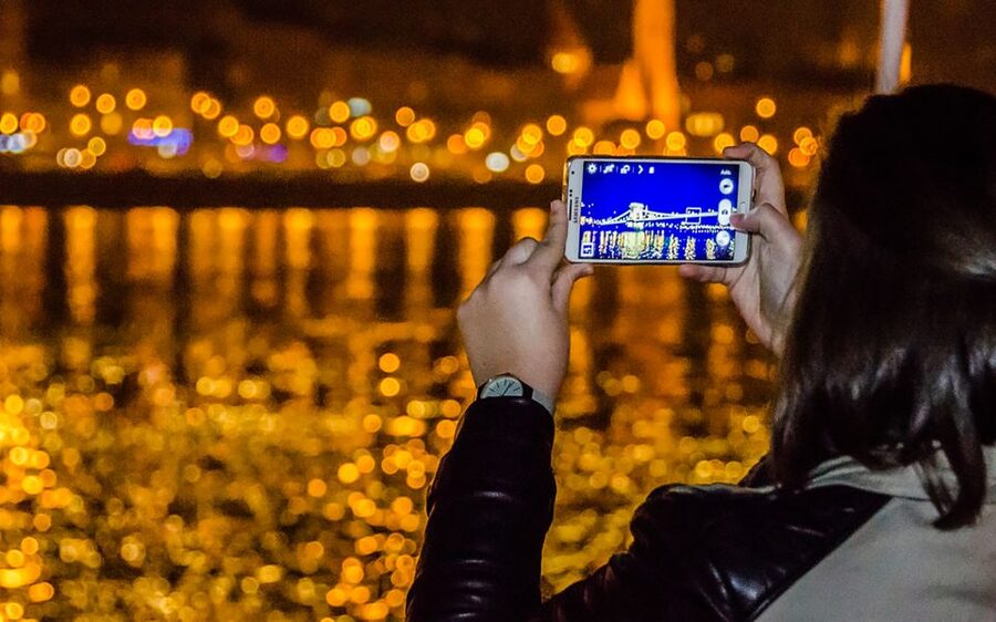 Budapest: City Highlights Cruise with Welcome Drink - The seating arrangement and best place to sit