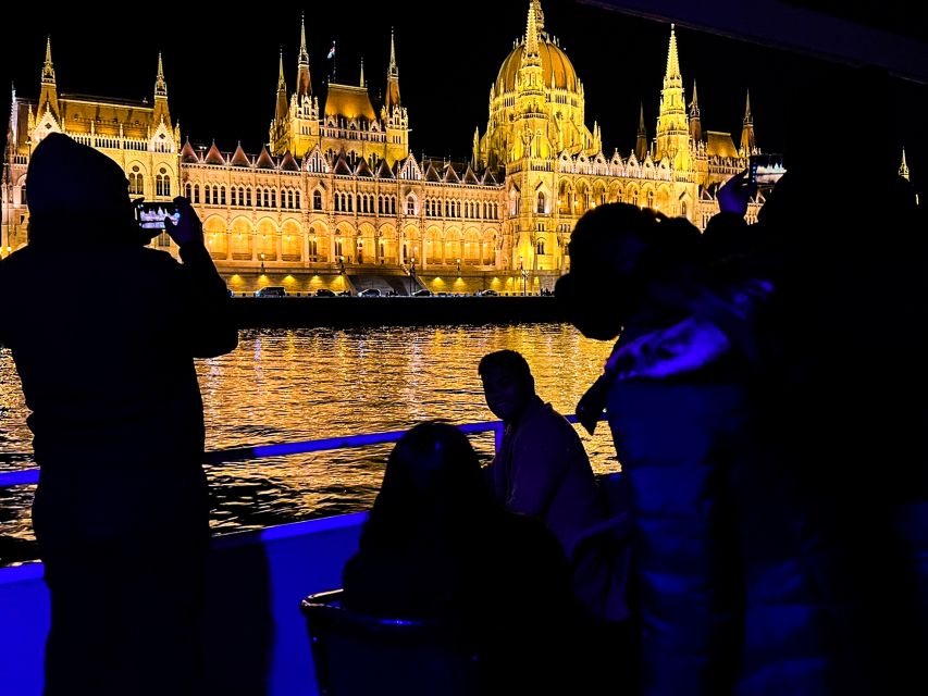 Budapest: City Highlights Cruise with Welcome Drink - Boarding at Dock 42 near Szent István Park