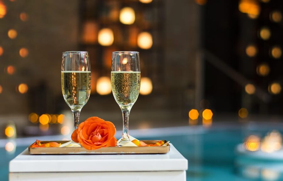 Budapest: Couple Holistic Swedish Massage with Jacuzzi Time - Drinks, snacks, and extending the afternoon