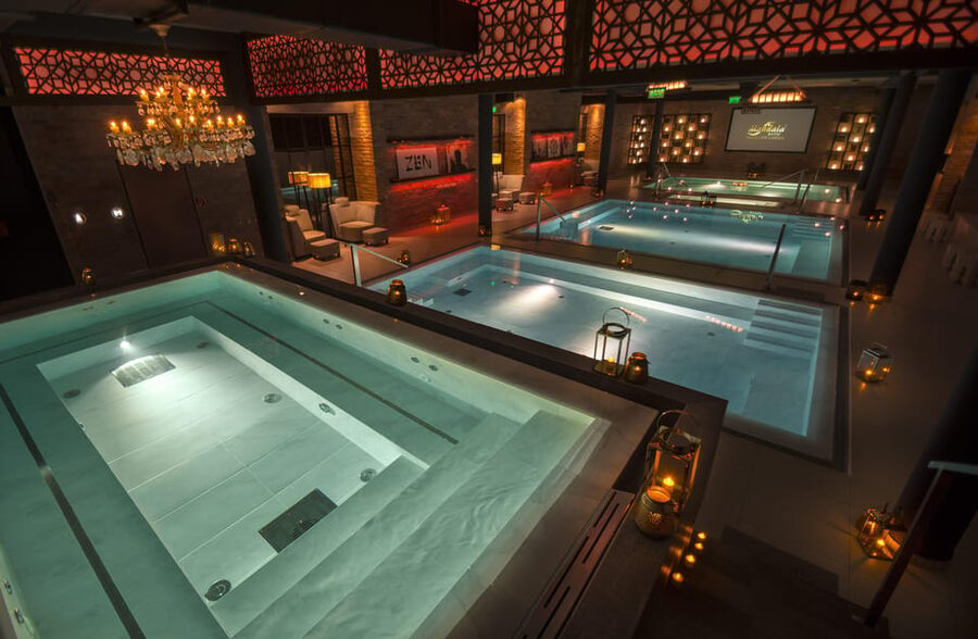 Budapest: Couple Holistic Swedish Massage with Jacuzzi Time - The private bath and jacuzzi session