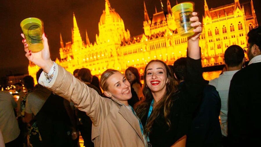 Budapest: Danube Beat Party Cruise with Drink Packages - From Elizabeth Bridge to Gellért Hill