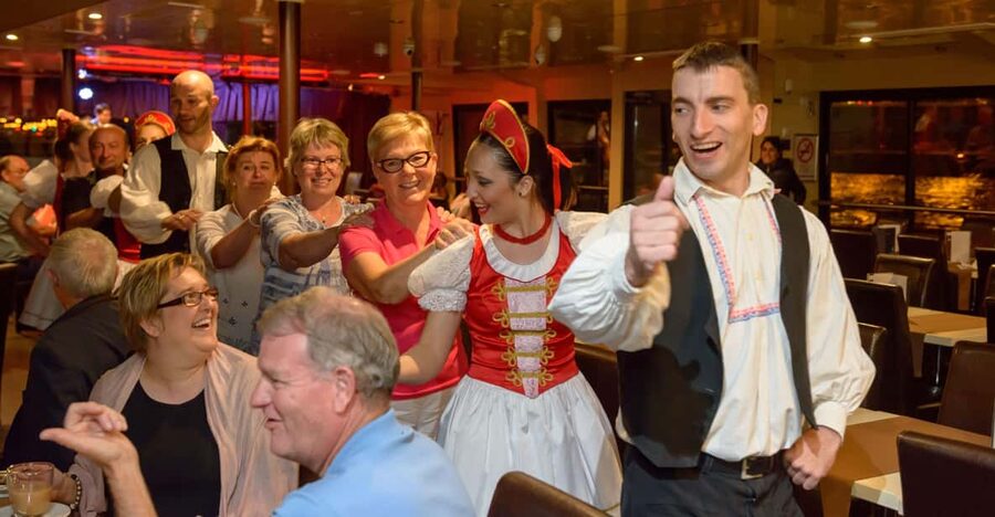Budapest: Danube Cruise with Folk Dancing and Drinks - Why this Budapest evening cruise works