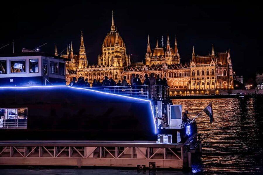 Budapest: Danube River Sightseeing Cruise with Audio Guide - Is $14 good value for one hour?