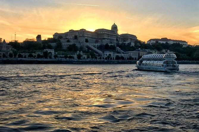 Budapest Danube River Sightseeing Night Cruise with Drink - Timing, crowds, and finding a good seat
