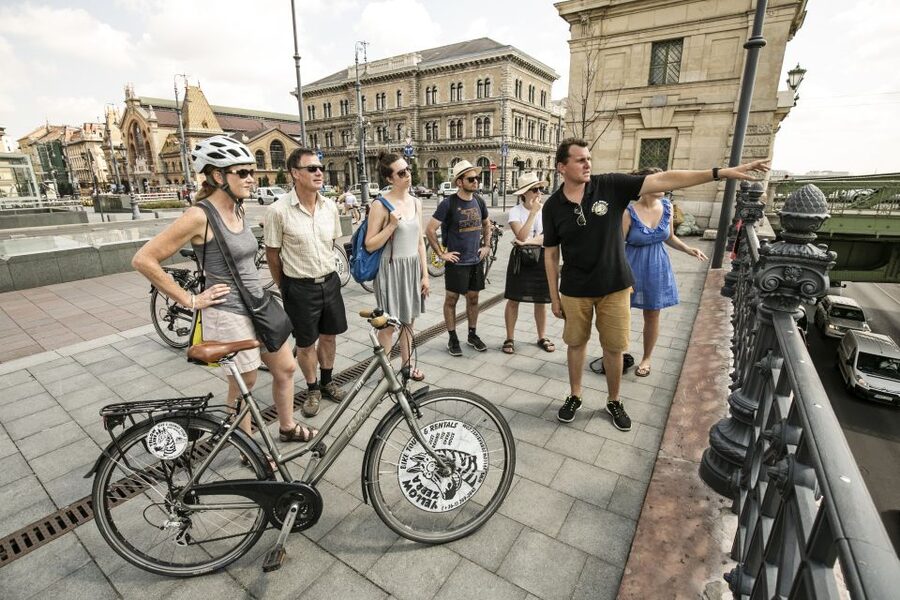 Budapest: Danube River Views Bike Ride - Clark Adam Square, Gellért Hotel, and Rudas Baths