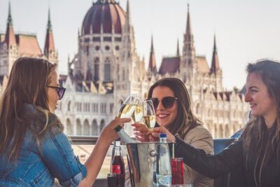 Budapest Danube Sightseeing Cruise with Unlimited Drinks