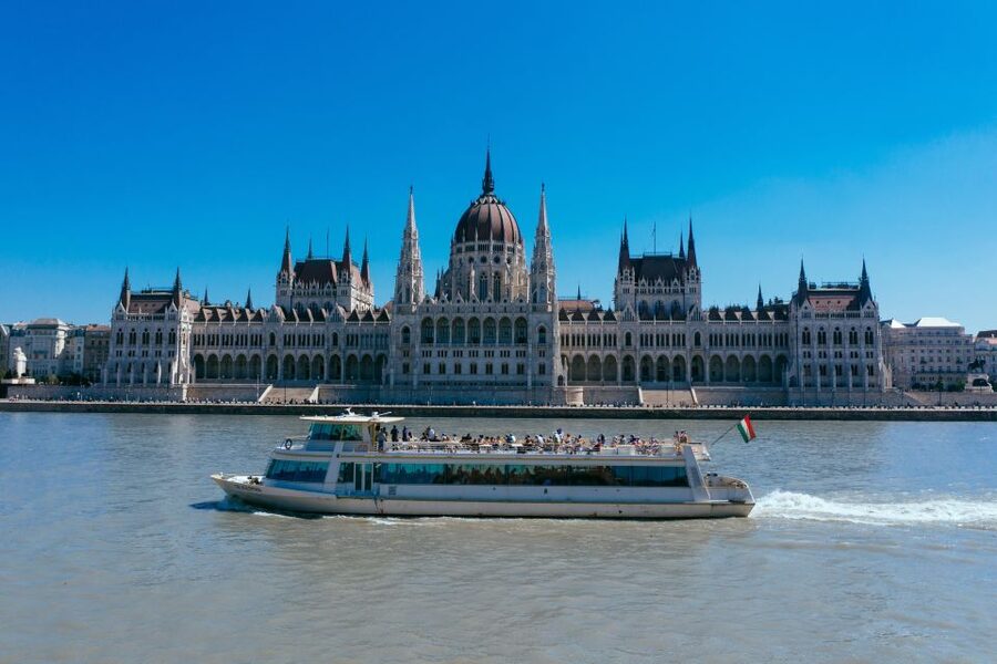 Budapest: Day or Night River Cruise on Panoramic Boat - Gellért Hill and the southern stretch