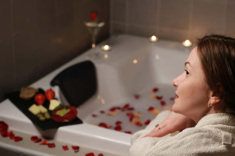 BUDAPEST, Day Spa : Couples Massage with Roses Bubble Bath - What the Budapest spa experience is really about