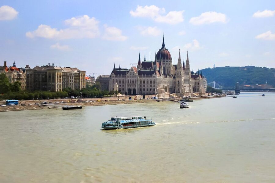 Budapest: Daytime Sightseeing Boat Cruise - Margaret Island, a useful summer break