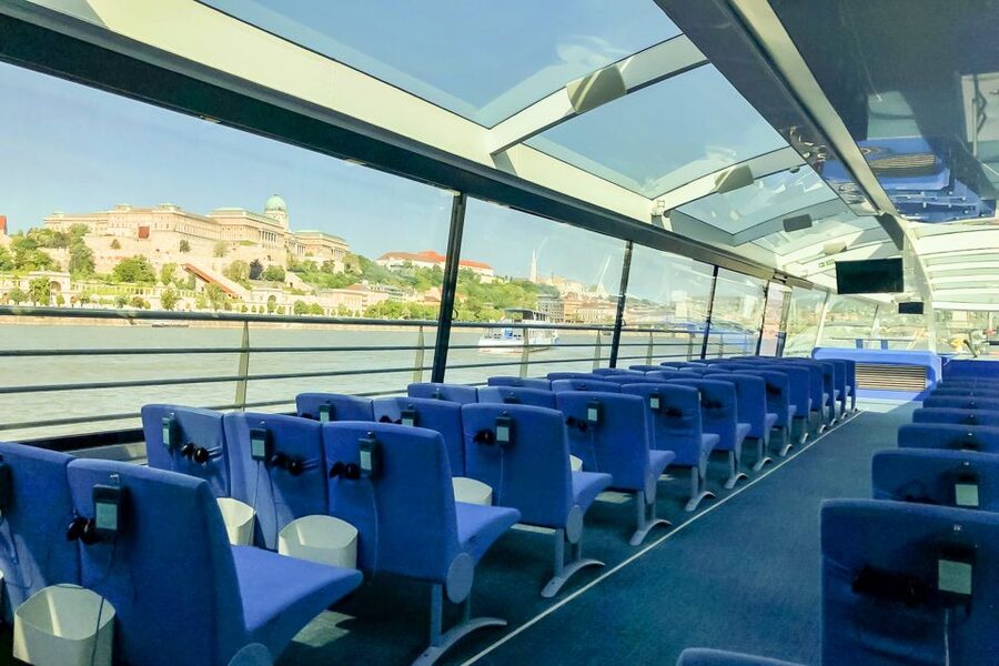 Budapest: Daytime Sightseeing Boat Cruise - The multilingual audio guide and its limits