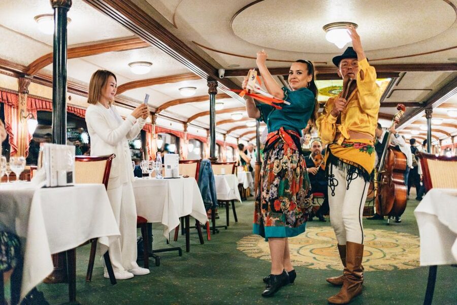 Budapest: Dinner Cruise with Live Music and Folk Dance Show - Margaret Bridge and the Castle District