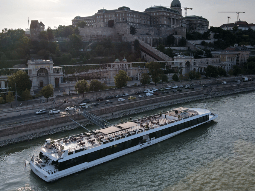 Budapest: Dinner Cruise with Live Music and Unlimited Drinks - How the 2.5-hour route works