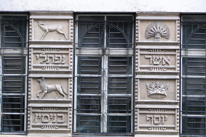 Budapest Dohany, Heroes', Rumbach synagogues & Jewish Ghetto Tour - Kiraly Street and the old commercial heart of Pest