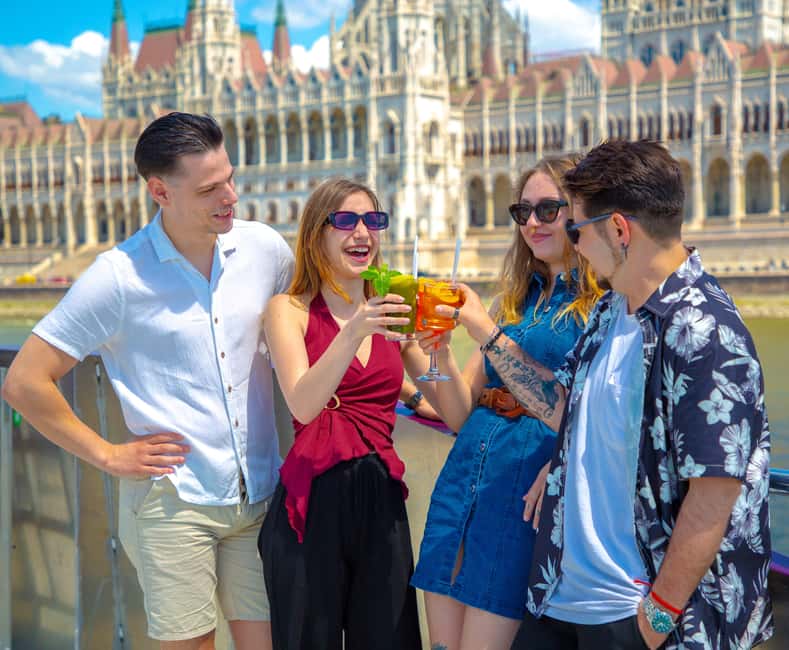 Budapest: Downtown Budapest Cocktail Cruise - What this cruise is really like