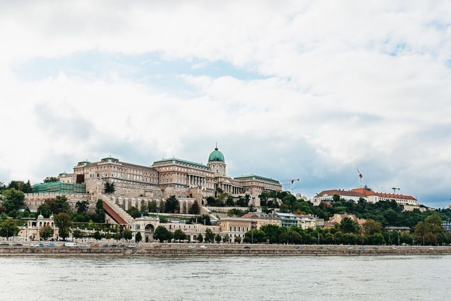 Budapest: Downtown Budapest Cocktail Cruise - Choosing the right cocktail package