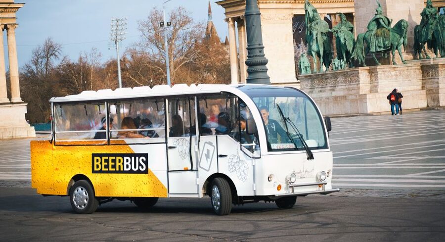 Budapest: eBeerBus Sightseeing Tour - Széchenyi Bath and Vajdahunyad Castle