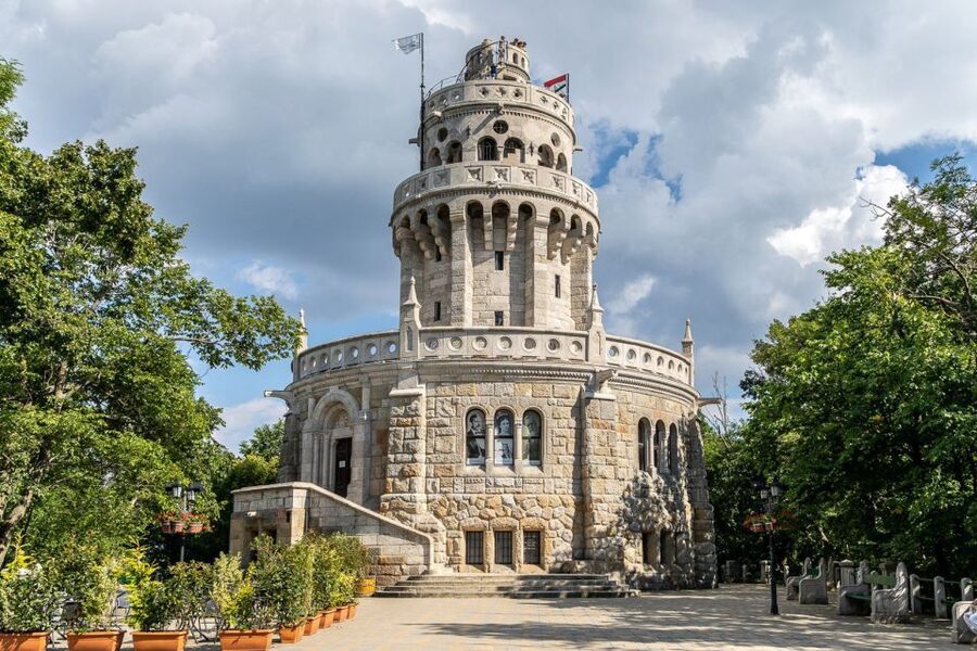 Budapest: Elisabeth Tower Visit by Chairlift & Transport - Reaching the 527-meter summit
