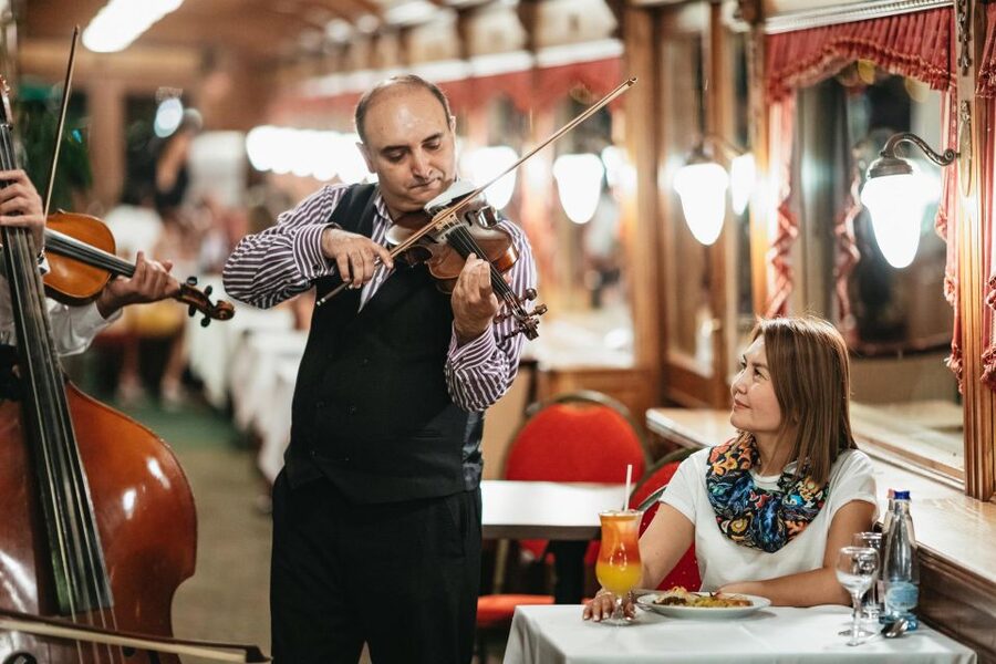 Budapest: Evening Cruise including Drinks and Live Music - Why Budapest looks different from the Danube