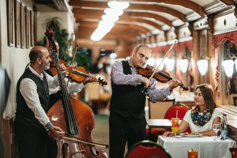 Budapest: Evening Cruise including Drinks and Live Music - Gellért Hill, the Citadella, and the National Theatre