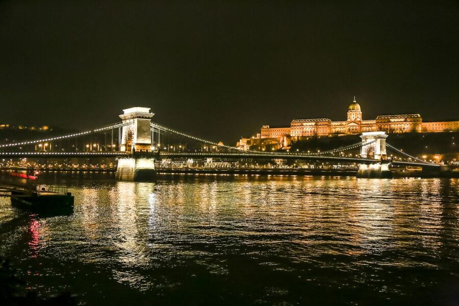 Budapest: Evening Cruise including Drinks and Live Music - The best way to use your 90 minutes