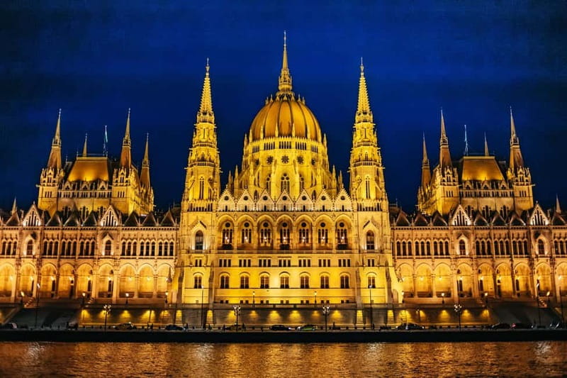 Budapest: Evening Cruise with 4-Course Dinner - Gellért Hill And The First River Views