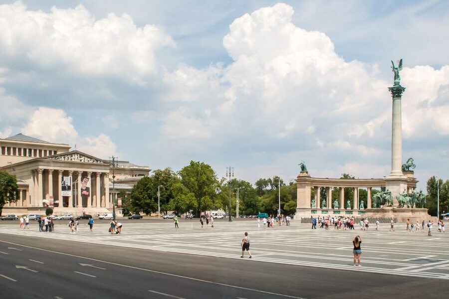 Budapest: Floating Bus Tour by Land and Water - Meeting at Széchenyi István Square