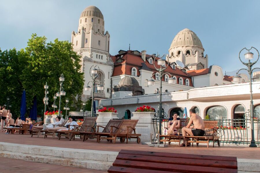 Budapest: Full-Day Gellért Spa Ticket - Outdoor bathing, sunbeds, and seasonal changes