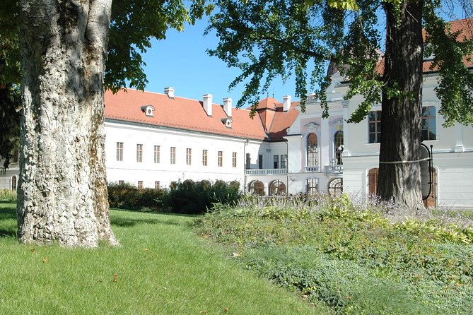 Budapest Gödöllő Palace Royal ‘Sisi’ Residence Half-Day Tour - The Trouble With Two Languages
