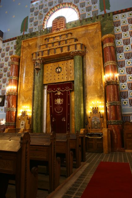 Budapest Grand Half-Day Jewish Heritage Tour - Walking through the former ghetto