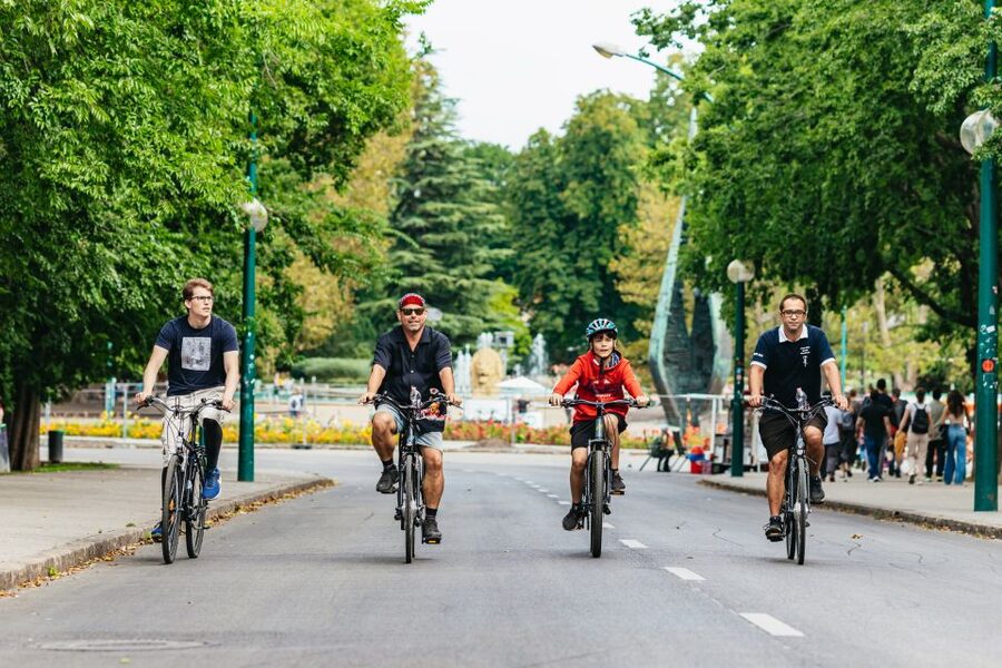 Budapest: Grand Sightseeing Bike Tour - The Castle Hill climb and Fishermen’s Bastion views