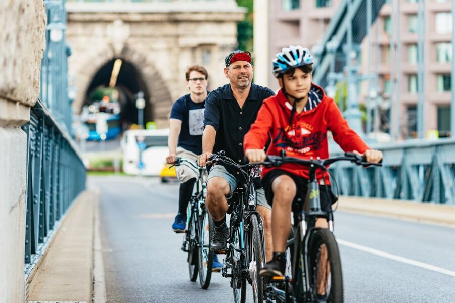 Budapest: Grand Sightseeing Bike Tour - Heroes’ Square and City Park