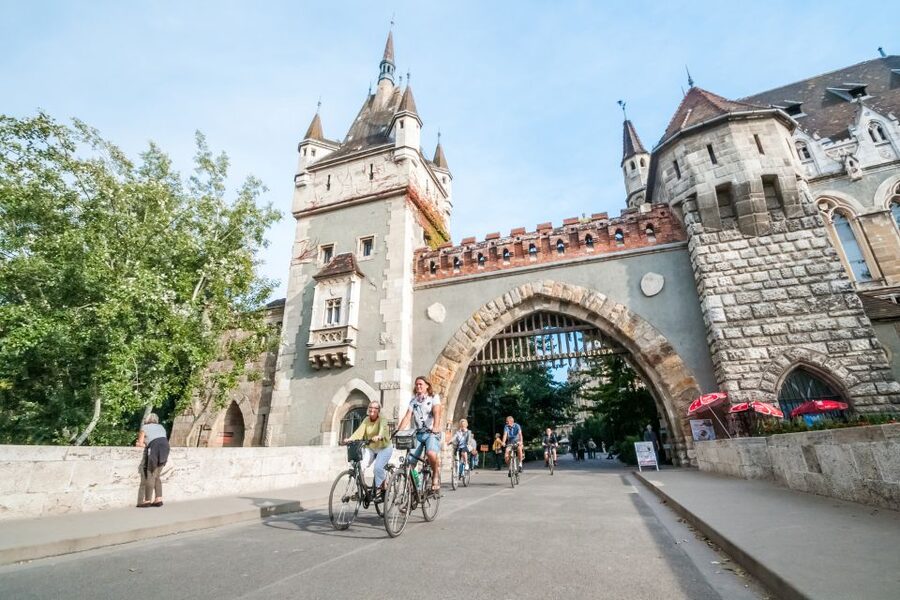 Budapest: Guided City Discovery Bike Tour - Thermal baths, the zoo, and Budapest’s leisure district