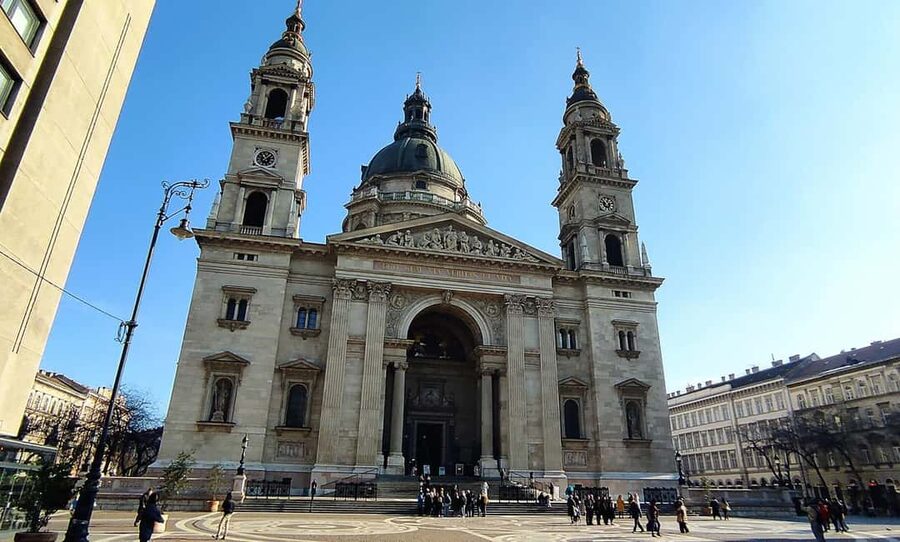 Budapest: Guided City Walking Tour in Buda and Pest - Starting beside St Stephen’s Basilica