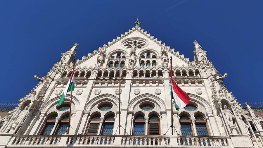 Budapest: Guided City Walking Tour in Buda and Pest - The short public transport ride to Buda