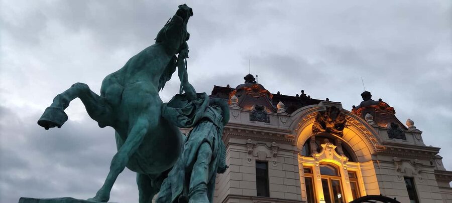 Budapest: Guided City Walking Tour in Buda and Pest - Finishing around Budapest’s old Royal Castle