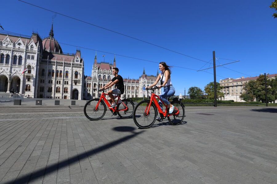 Budapest: Guided Downtown Electric Bike Tour - Along the Danube and across the Chain Bridge