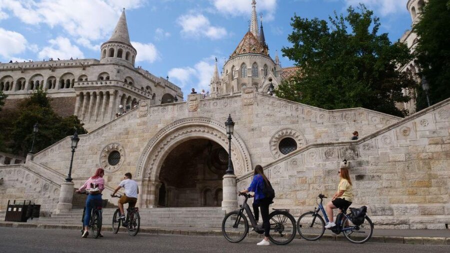 Budapest: Guided E-Bike Sightseeing Tour - Riding into the Castle District