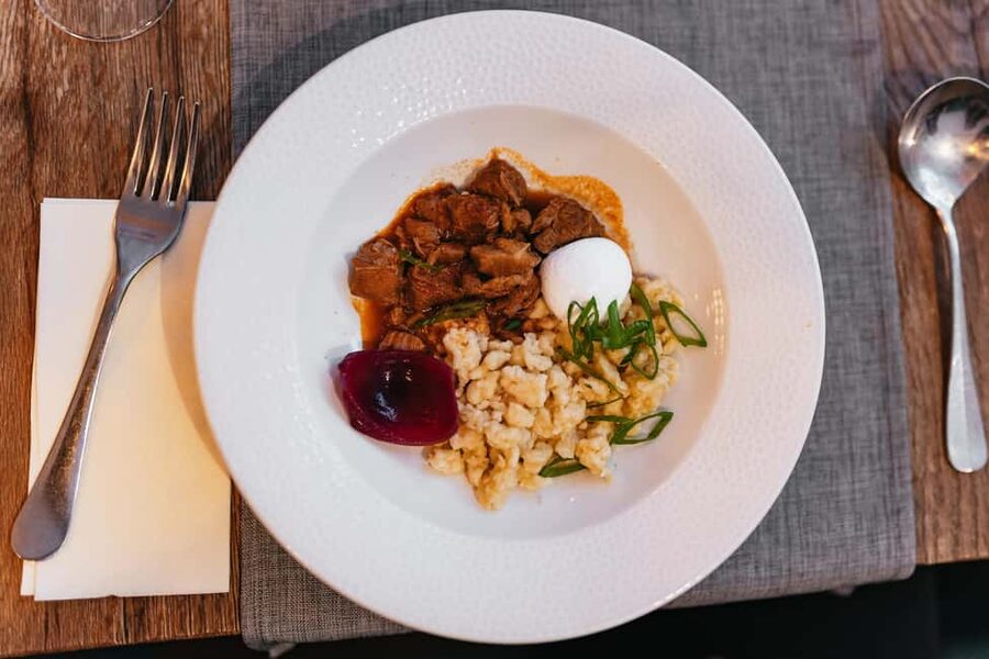 Budapest: Guided Foodie Walking Tour with Food and Drinks - Why this food walk works so well in Budapest